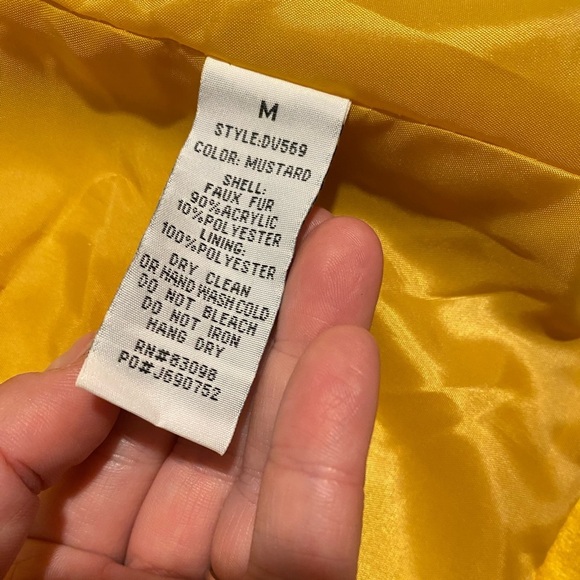NWT Ci Sono by Cavalini Mustard Faux Fur Vest Size Medium - Picture 7 of 10
